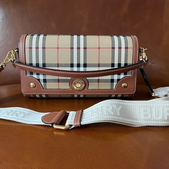 Burberry Top Handle Note Bag - Picture 3 of 13